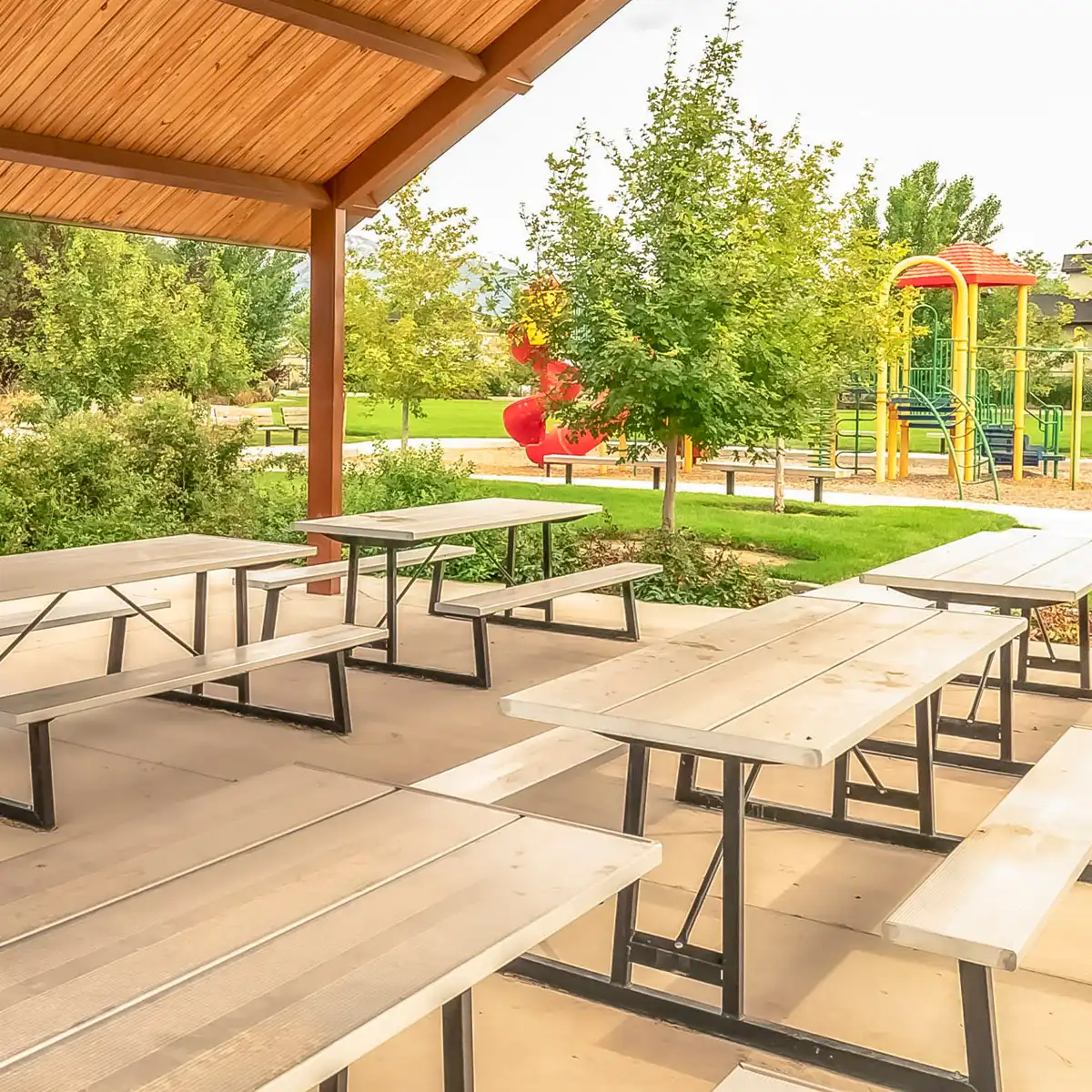 Comment aménager une aire de pique-nique fonctionnelle en camping avec équipements